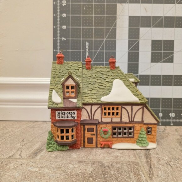 Department 56 Nicholas Nickelby "Cottage" Dickens Village Series 5925-0 - Picture 8 of 8